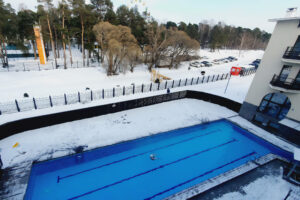 Чем заняться за городом в новогодние праздники? Сыграйте в падел или поплавайте в теплом уличном бассейне