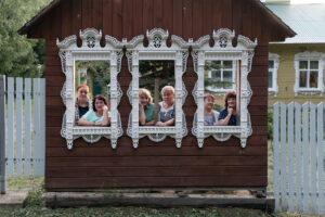 «В карельских песнях меньше безнадежности, чем в русских». Музыкантки два года собирают песни женских хоров по России — недавно они побывали в Карелии