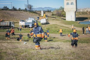 Коммунальщики прибрались на тбилисском море