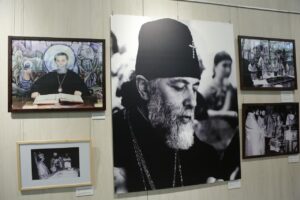 Про Илию II проходит выставка в Тбилиси